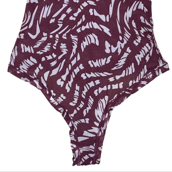SKIMS Summer Mesh T-Shirt Bodysuit
Raspberry Swirl Size Medium - Picture 7 of 12